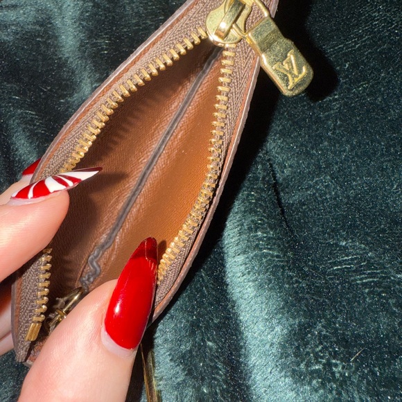 Authentic Louis Vuitton monogram key pouch - Picture 6 of 7